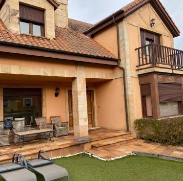 Casa Santiago in Argoños