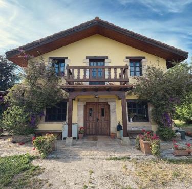 Casa Val de Vida - Guesthouse with big garden in La Cavada