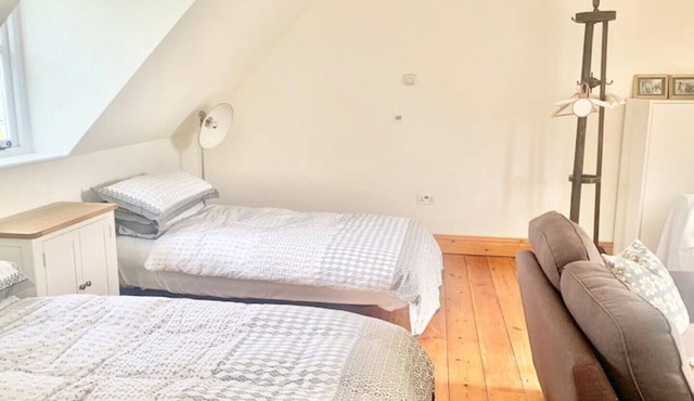 Central Ely 3 bed 2 bathroom smart apartment in Ely