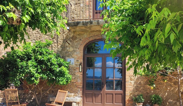 Charming Rural Accommodation in Casavells