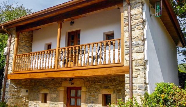 Charming stone house in an idyllic coast village close to a stunning beach in Tornon
