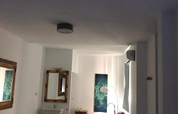 Cheerful five bedroom villa with a hot tub &cinema in Málaga