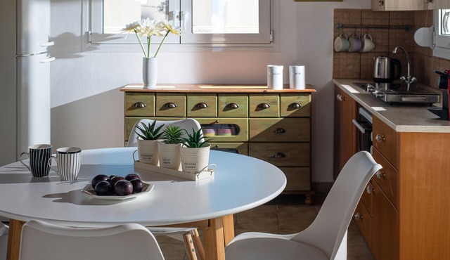 Chic 1-bedroom apartment with WiFi, AC in awesome Heraklion