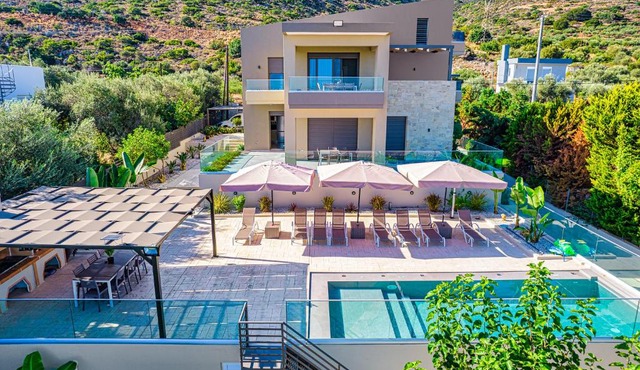 Chris and Stratos villa with private ecologic pool and kid's playground!