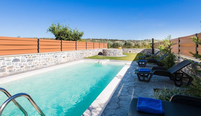 Close to Sandy Beach & Amenities