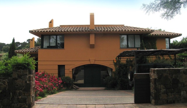 Comfortable villa located inside exclusive Golf Resort Torremirona in Navata