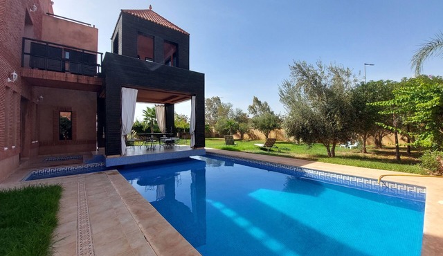 Comfortable villa with large garden and private swimming pool