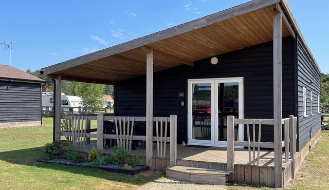 Cosy retreat on Kings Forest - Nightingale Lodge, sleeps 4. in West Stow