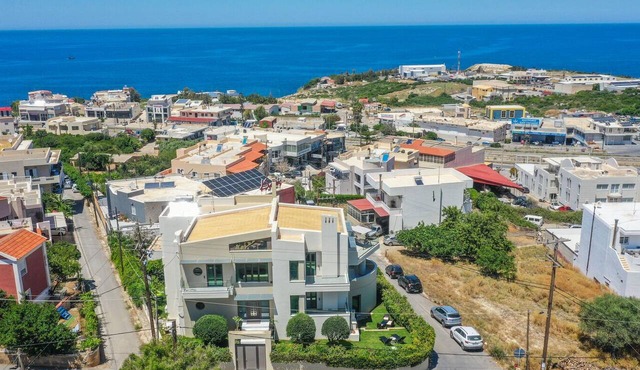 Crethion | Private Pool, Jacuzzi, Gym & Games Room