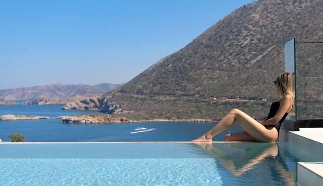 Cueva Villa III, with Pool, SeaViews & walk to Sea