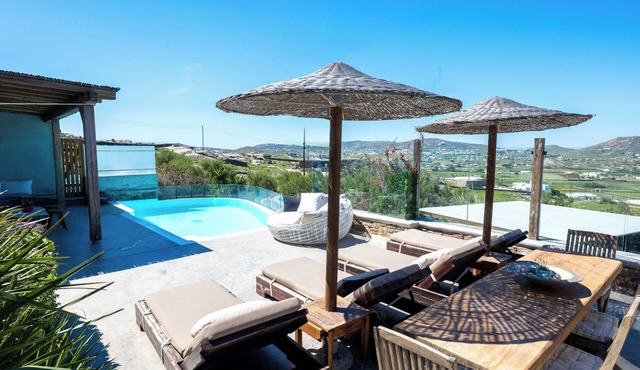 Deluxe 2 Bedroom House with Private Outdoor Pool