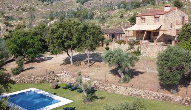 Detached 4 bedroom villa with private pool in Valencia de Alcántara