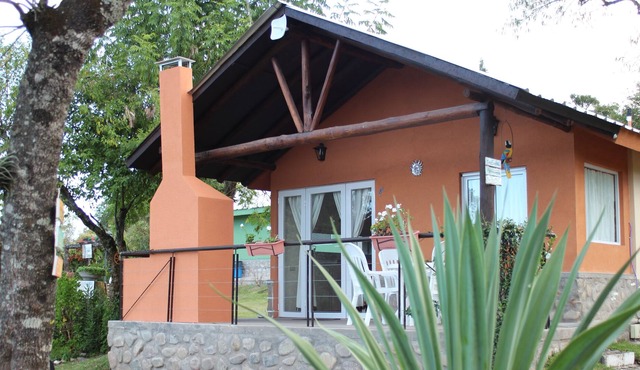 Enjoy nature just minutes from downtown. Orange Cottage in Vaqueros
