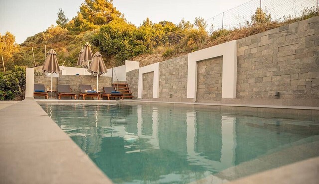 Erato Superior Suite with Private Pool and Private Balconies in Kremasti