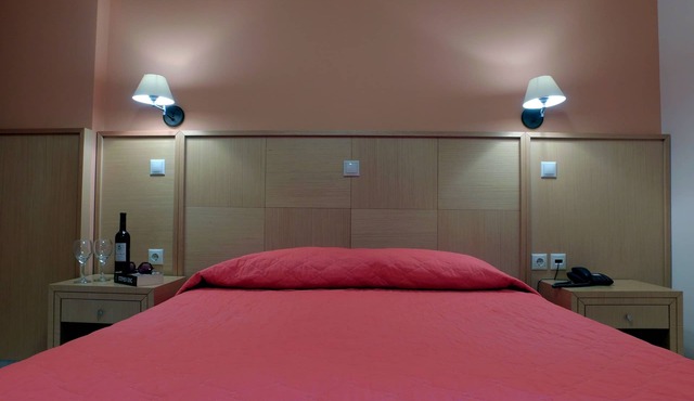 Evia Hotel & Suites
