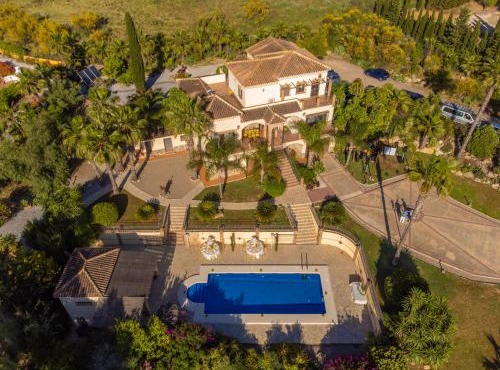 Exclusive Lakeside Villa with Private Pool & Total Privacy in Viñuela