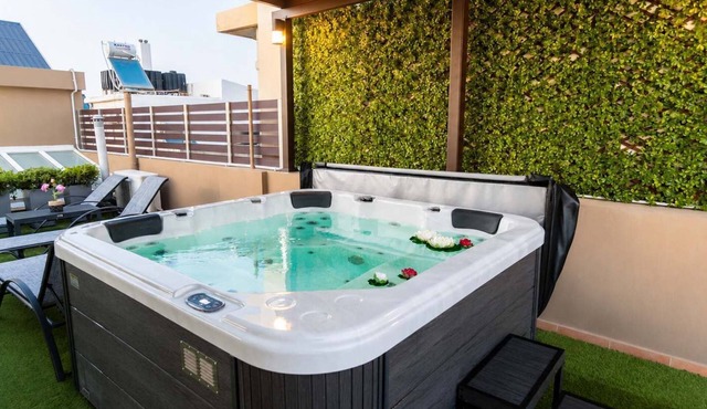 FEMS | Luxury 3-Level Home w/Private Jacuzzi