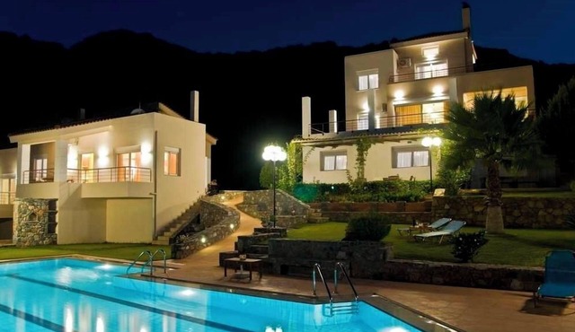 Agnanti Agia Pelagia, amazing view, private pool, perfect for families - groups
