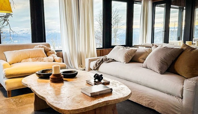 Hillside Retreat ideal for groups facing the Cordillera in Chapelco