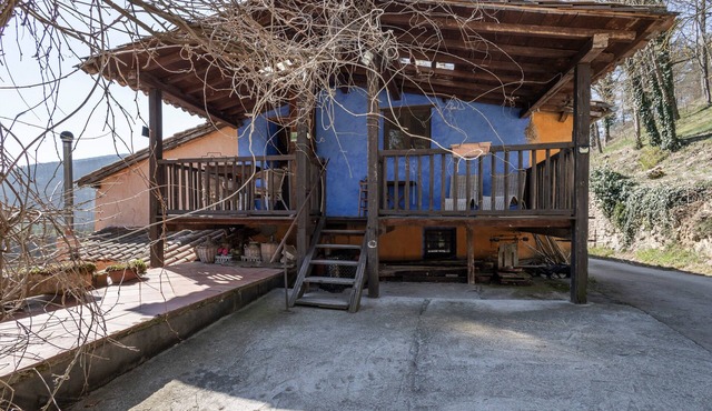 Holiday Home 'El Colomar, El Reixac Casa Rural' with Mountain View, Shared Pool & Wi-Fi in Sant Joan de les Abadesses
