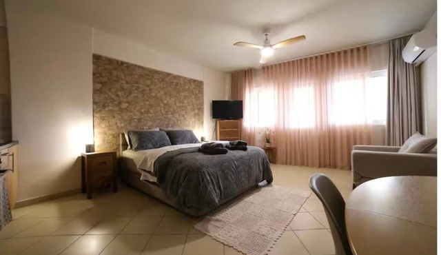 Home4U apt2, just 8Km from airport