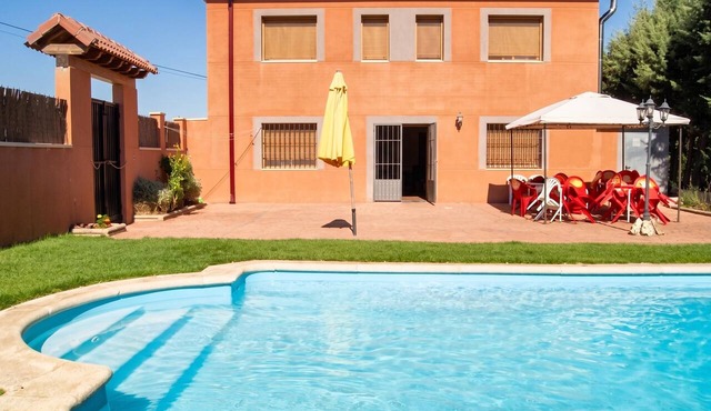 Homerez - Luxury Villa in Cerezo de Mohernando with Pool in Cerezo de Mohernando
