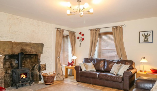HONG KONG HOUSE, pet friendly, with open fire in Tomintoul in Ballindalloch