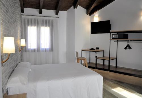 Hostal Restaurante Villa de Brihuega in Brihuega