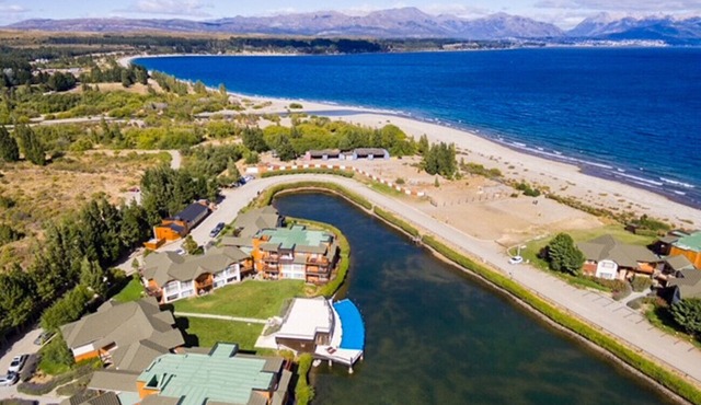 House in Bariloche with terrace and pool in Villa Huapi in San Carlos de Bariloche