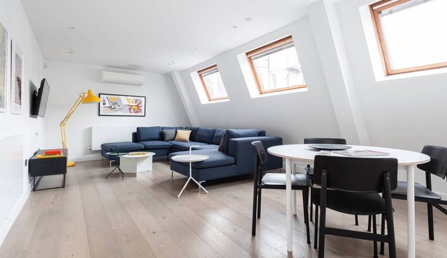 Huge Leicester Square 2BR - Netflix & Nespresso in London