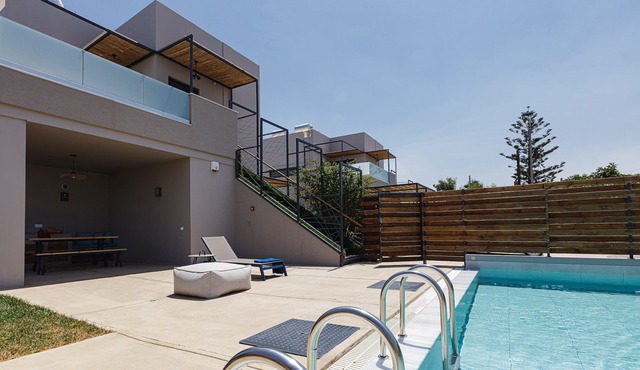 Iron Rea Home, the art of living!Walking distance to amenities!