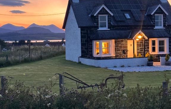 Knockenhooley Cottage in Breakish