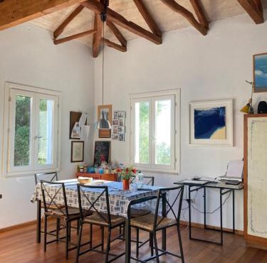 La casa tra gli alberi e il cottage