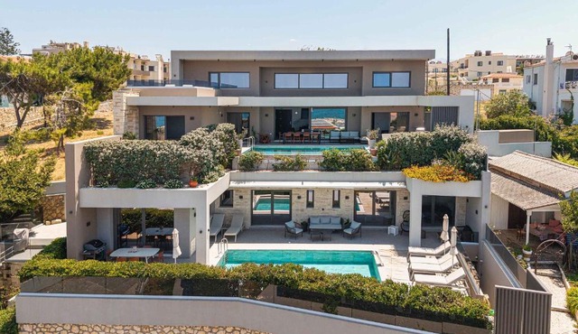 Lusol Seafront Villas-"Free" Heated Pools, 100m Sea