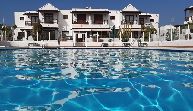 Luxury House With Large Communal Pool, Close to Marina and Beaches in Residencial Iris Fase II
