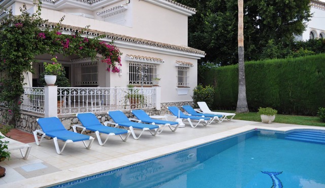Luxury Spacious Villa with Private pool for 6 in Elviria, Marbella, with WiFi in Marbella