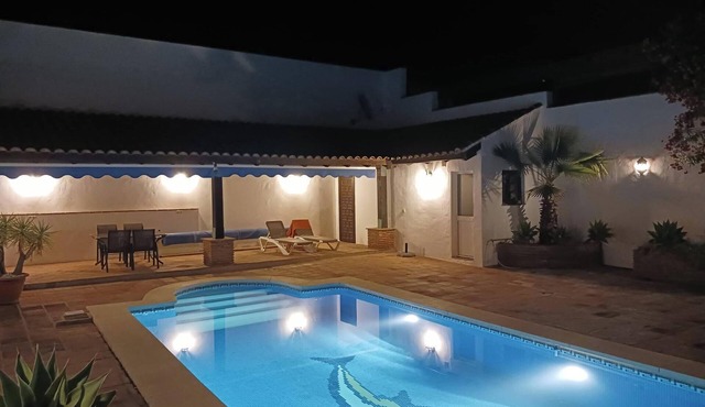 Luxury villa @ Alhaurin Golf nr Mijas, pvt heated pool, wifi, aircon, fab views in Alhaurin El Grande