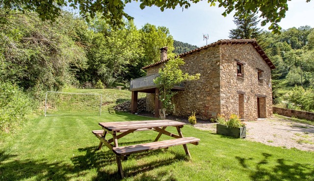 M de Puigsec – Charming stone cottage in Vallfogona De Ripolles