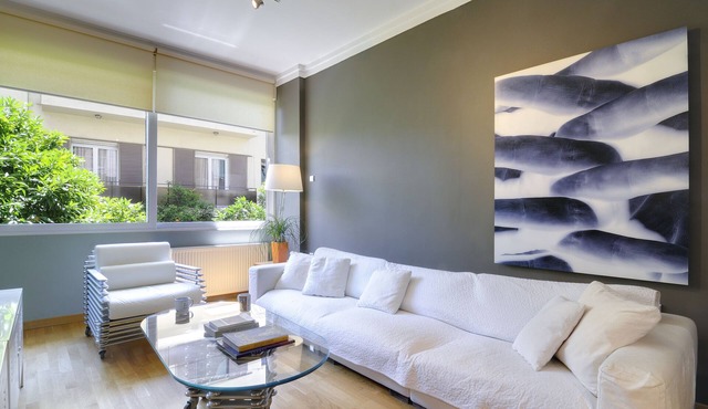 Mets Eclectic Flat with Private Lush Terrace