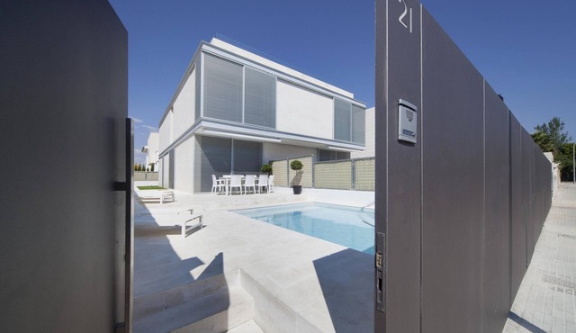 Modern semi-detached two-storey villa with private pool in Palma de Mallorca