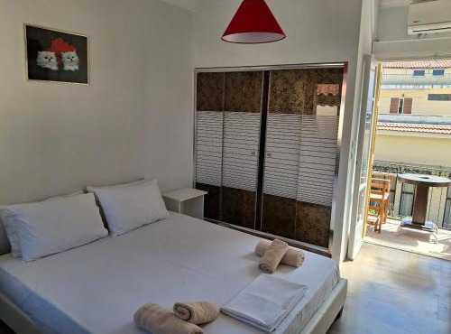 Nafpaktos studio in port II in Nafpaktos
