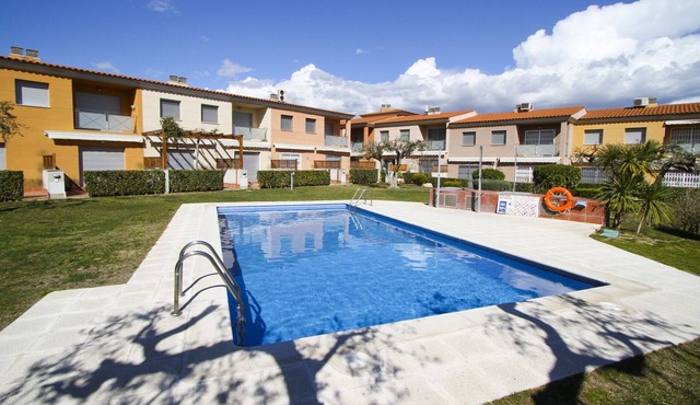 OLIVERS House with Communal Pool, beach at 300m in Cambrils
