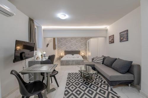 Paleo Faliro Gardenbay