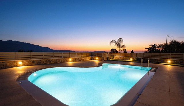 Peaceful Luxury Villa with Private Pool See View and Mountain View