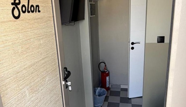 Petite rooftop room for single person in the heart of Athens!