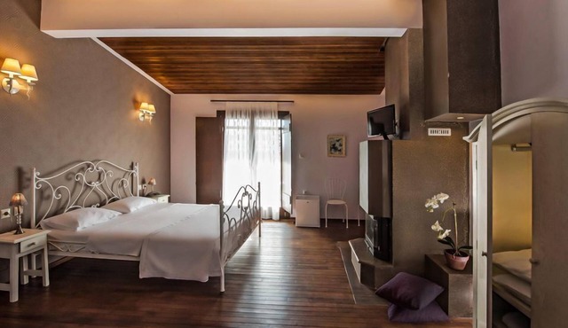 Polys Guest House