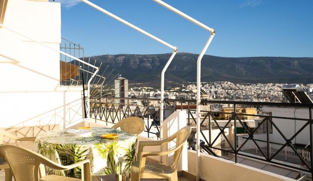 Rooftop Penthouse with City & Mountain Views, Private Parking - Next to the Metro