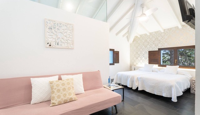 Room 'Blanca' with Mountain View, Wi-Fi and Air Conditioning in Navajas