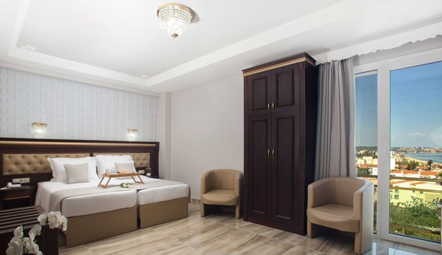 Santa Beach Hotel