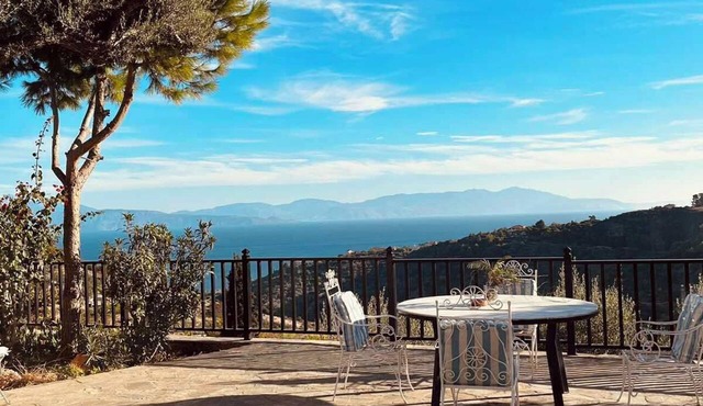 Sea-view house with 360° rooftop in an olive grove — 2 hrs from Athens